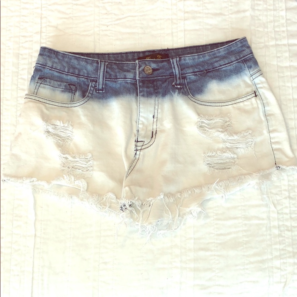 UO 🔹 High-waist Ombré Denim Shorts